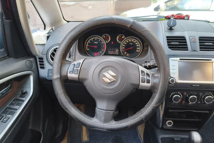 Used Suzuki SX4 2013 Koleos 1.6L Automatic Sport Model Steering Wheel
