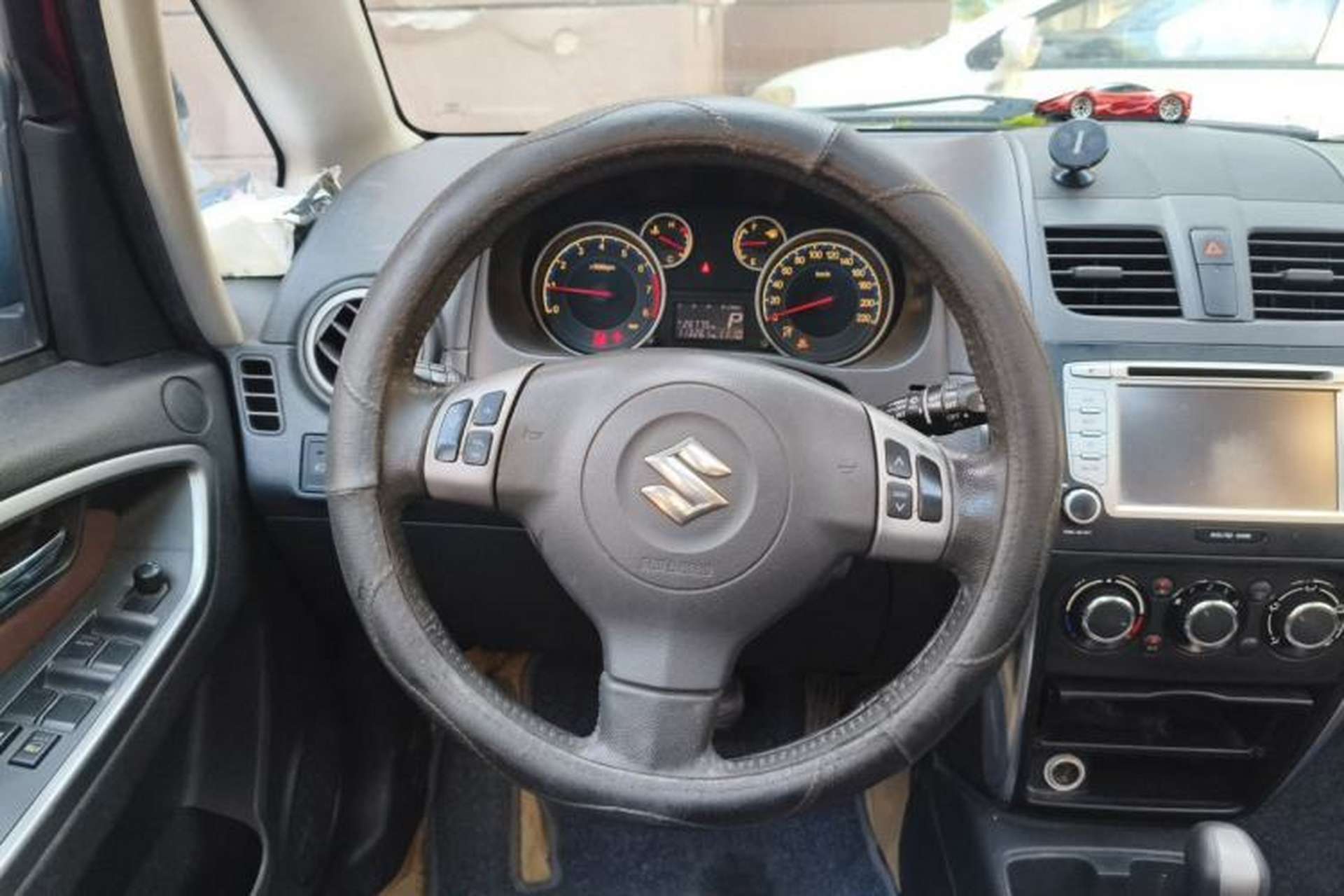 Used Suzuki SX4 2013 Koleos 1.6L Automatic Sport Model Steering Wheel