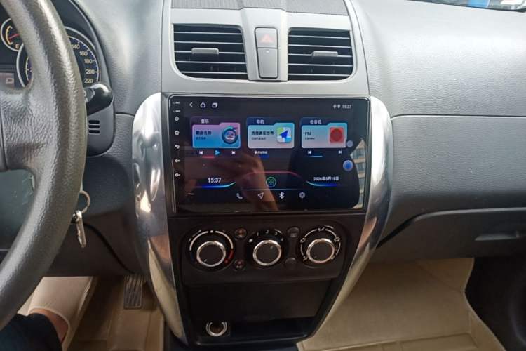 Used Suzuki SX4 2013 1.6L Automatic CoolRide Model Audio And AC Panel