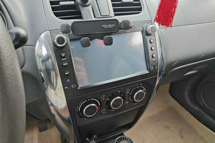 Used Suzuki SX4 2013 1.6L Automatic CoolRide Model Audio And AC Panel