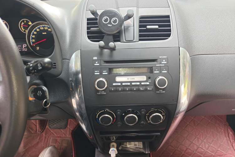 Used Suzuki SX4 2013 1.6L Automatic CoolRide Model Audio And AC Panel
