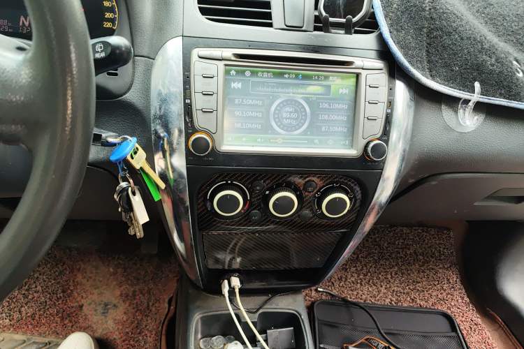 Used Suzuki SX4 2013 1.6L Automatic CoolRide Model Audio And AC Panel