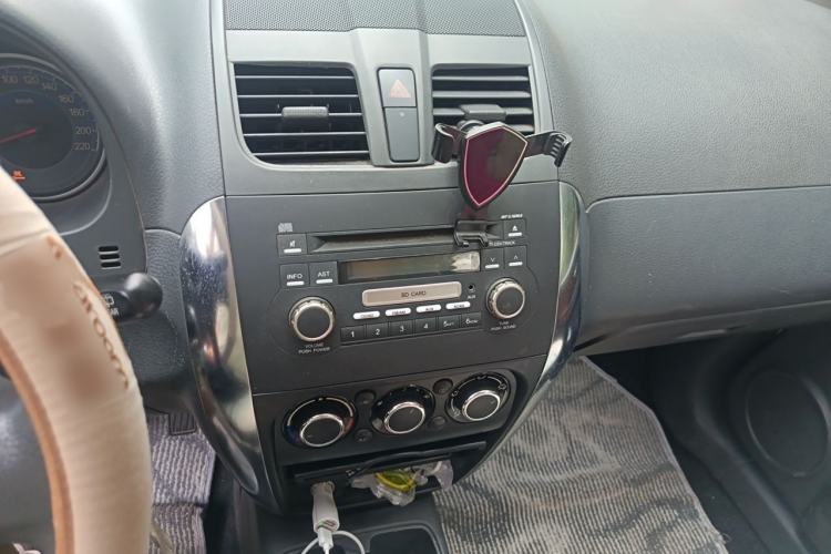 Used Suzuki SX4 2013 1.6L Automatic CoolRide Model Audio And AC Panel