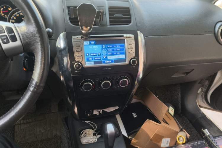 Used Suzuki SX4 2013 Koleos 1.6L Automatic 20th Anniversary 3G Smart Edition Audio And AC Panel