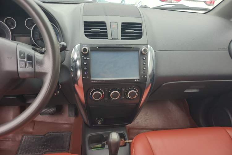Used Suzuki SX4 2013 1.6L Automatic CoolRide Model Audio And AC Panel