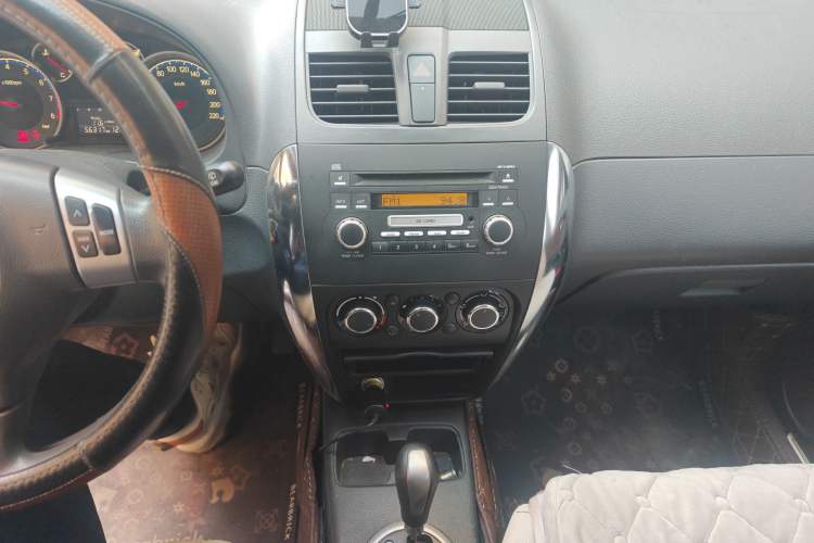 Used Suzuki SX4 2013 1.6L Automatic CoolRide Model Audio And AC Panel