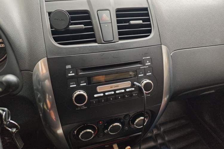 Used Suzuki SX4 2013 1.6L Automatic CoolRide Model Audio And AC Panel