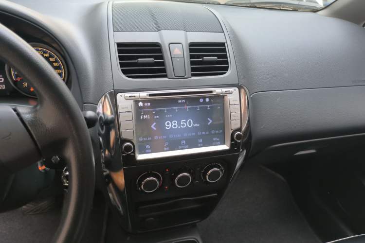 Used Suzuki SX4 2013 1.6L Automatic CoolRide Model Audio And AC Panel