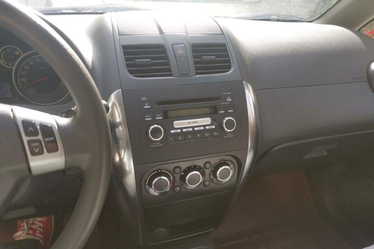 Used Suzuki SX4 2013 1.6L Automatic CoolRide Model Audio And AC Panel