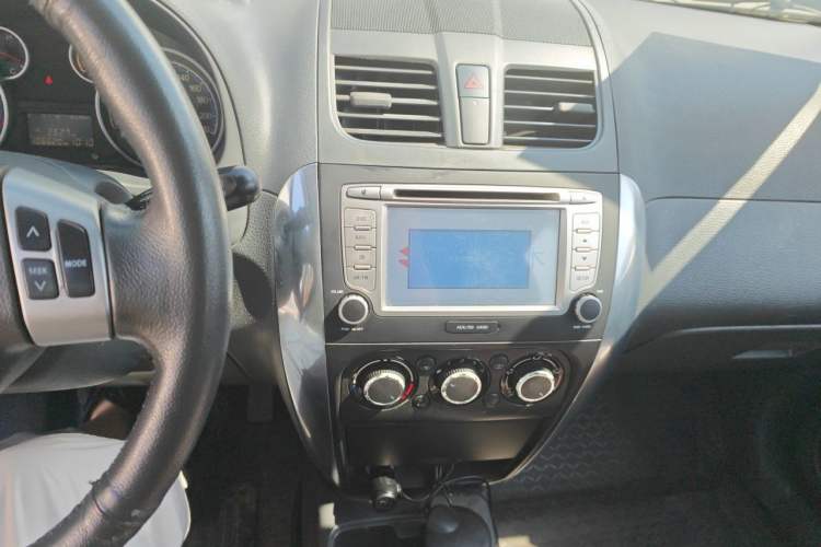 Used Suzuki SX4 2013 Koleos 1.6L Manual Sport Version Audio And AC Panel