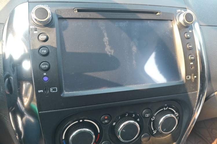 Used Suzuki SX4 2013 1.6L Automatic CoolRide Model Audio And AC Panel