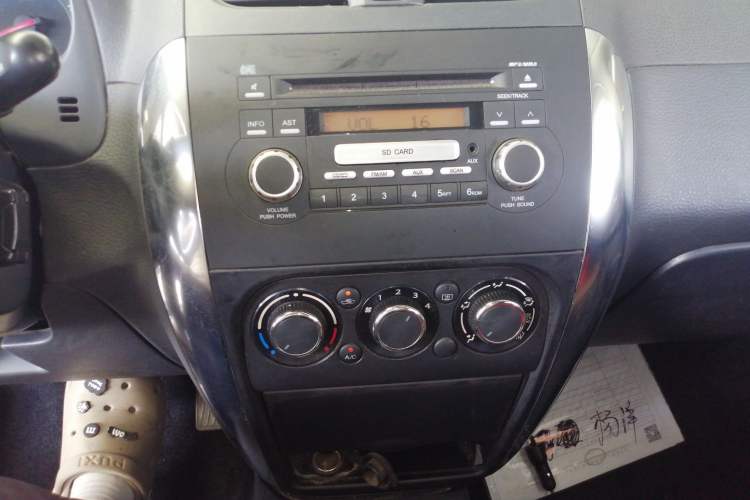 Used Suzuki SX4 2013 1.6L Automatic CoolRide Model Audio And AC Panel