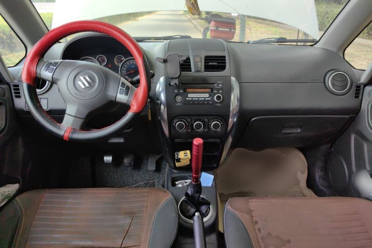 Used Suzuki SX4 2013 1.6L Manual CoolRide Model Center Console