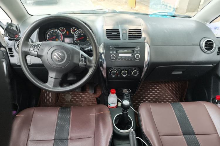Used Suzuki SX4 2013 1.6L Manual CoolRide Model Center Console