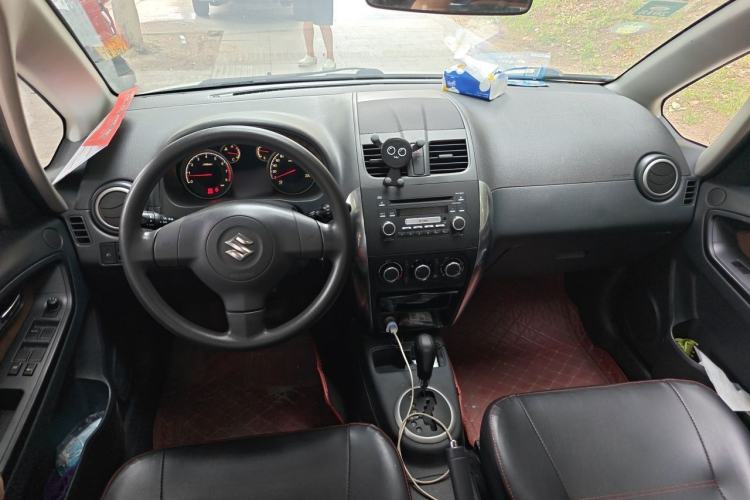 Used Suzuki SX4 2013 1.6L Automatic CoolRide Model Center Console