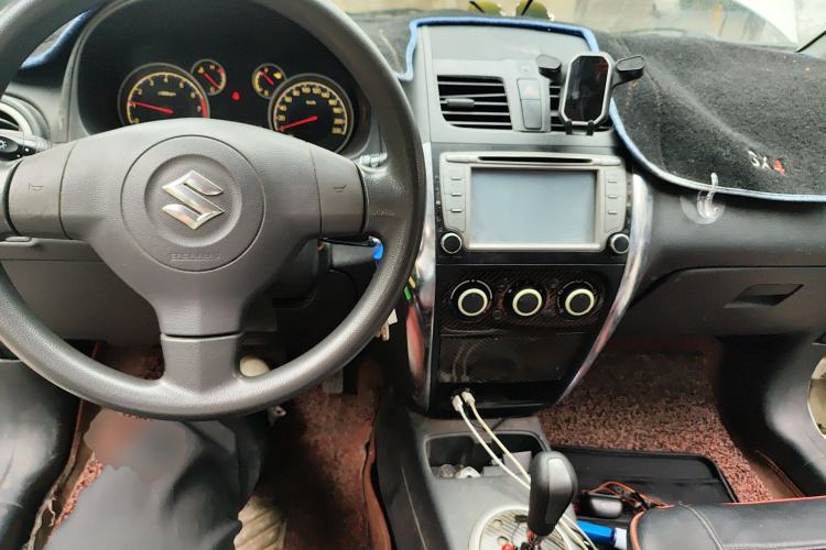Used Suzuki SX4 2013 1.6L Automatic CoolRide Model Center Console