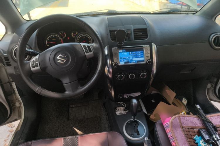 Used Suzuki SX4 2013 Koleos 1.6L Automatic 20th Anniversary 3G Smart Edition Center Console
