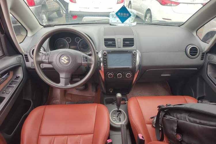 Used Suzuki SX4 2013 1.6L Automatic CoolRide Model Center Console
