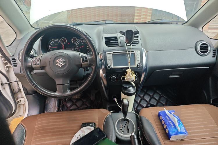 Used Suzuki SX4 2013 Koleos 1.6L Automatic Sport Model Center Console