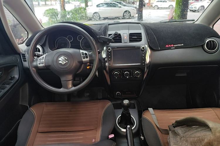 Used Suzuki SX4 2013 1.6L Manual CoolRide Model Center Console