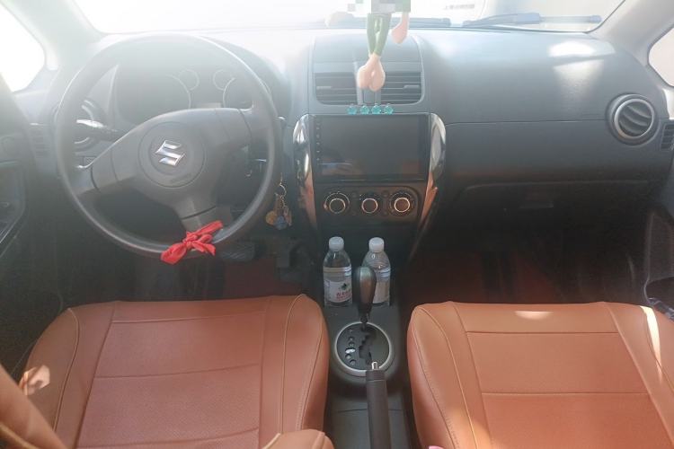 Used Suzuki SX4 2013 1.6L Automatic CoolRide Model Center Console