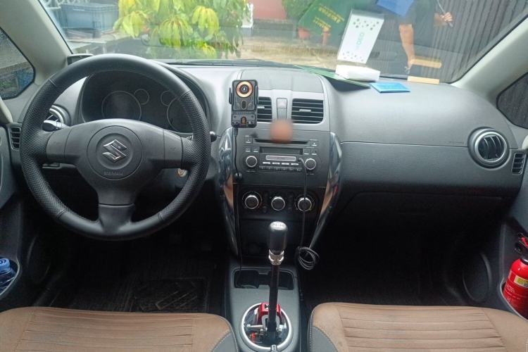 Used Suzuki SX4 2013 1.6L Manual CoolRide Model Center Console