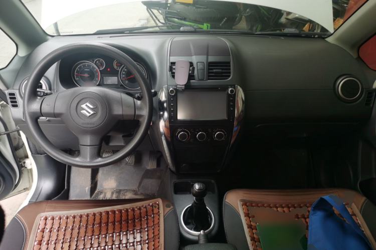 Used Suzuki SX4 2013 1.6L Manual CoolRide Model Center Console