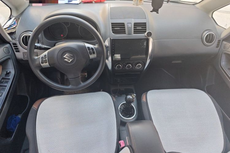 Used Suzuki SX4 2013 1.6L Manual CoolRide Model Center Console