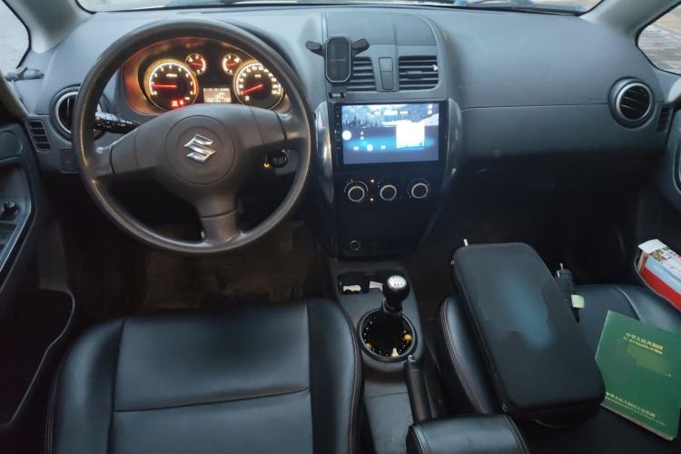 Used Suzuki SX4 2013 1.6L Manual CoolRide Model Center Console