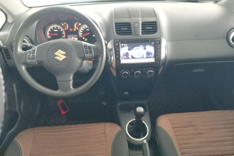 Used Suzuki SX4 2013 1.6L Manual CoolRide Model Center Console