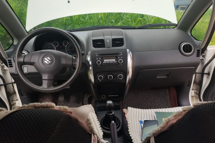 Used Suzuki SX4 2013 1.6L Manual CoolRide Model Center Console