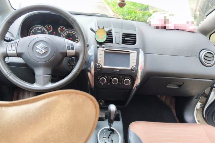 Used Suzuki SX4 2013 Koleos 1.6L Automatic Sport Model Center Console