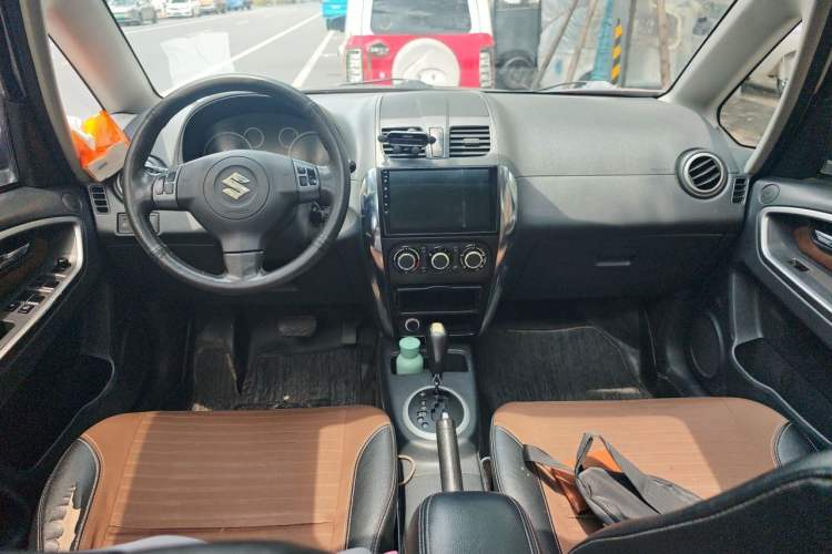 Used Suzuki SX4 2013 Koleos 1.6L Automatic Sport Model Center Console
