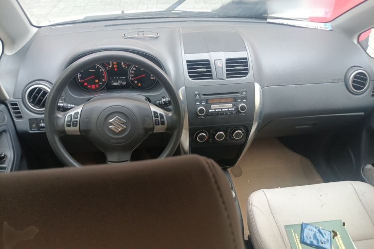 Used Suzuki SX4 2013 1.6L Manual CoolRide Model Center Console