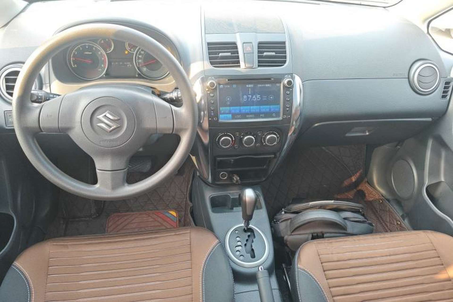 Used Suzuki SX4 2013 1.6L Automatic CoolRide Model Center Console