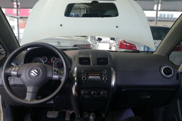 Used Suzuki SX4 2013 1.6L Automatic CoolRide Model Center Console