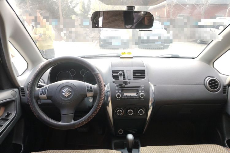Used Suzuki SX4 2013 1.6L Automatic CoolRide Model Center Console