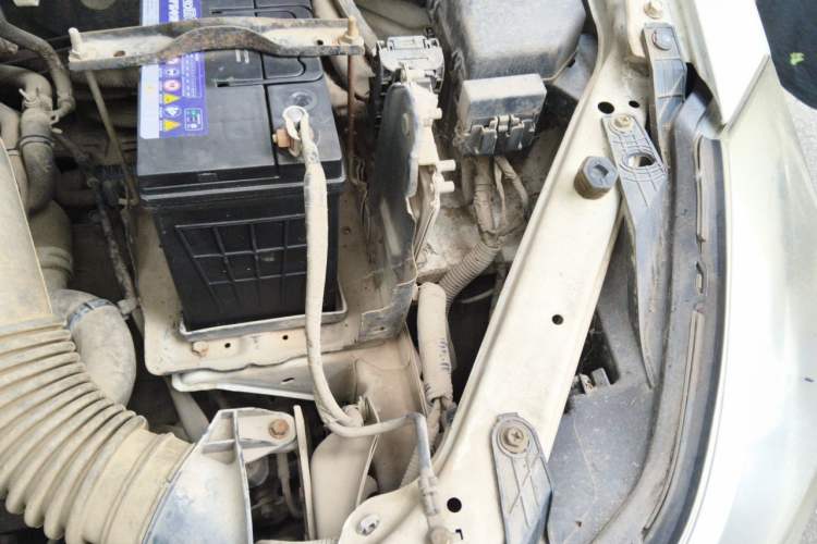 Used Suzuki SX4 2013 Koleos 1.6L Automatic Sport Model Engine Bay Left