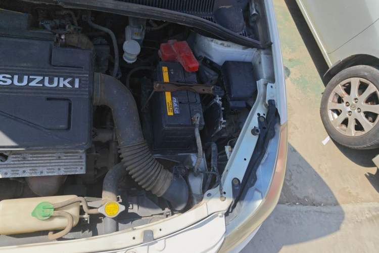 Used Suzuki SX4 2013 Koleos 1.6L Manual Sport Version Engine Bay Left