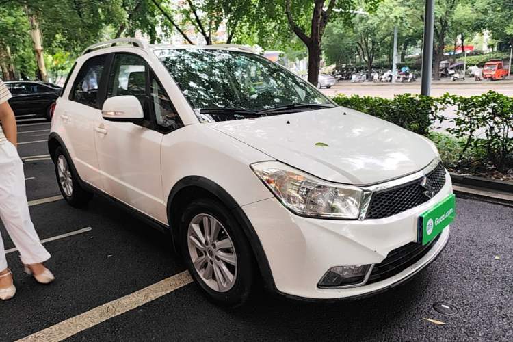 Used Suzuki SX4 2013 1.6L Manual CoolRide Model Front Right 45 Deg