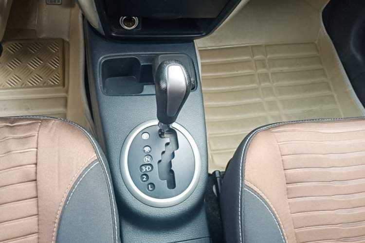 Used Suzuki SX4 2013 1.6L Automatic CoolRide Model Gear Lever