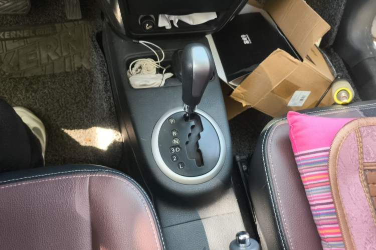 Used Suzuki SX4 2013 Koleos 1.6L Automatic 20th Anniversary 3G Smart Edition Gear Lever