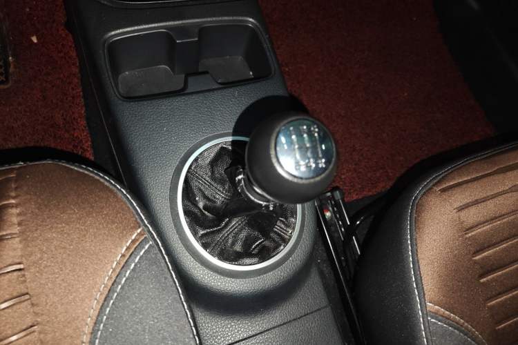 Used Suzuki SX4 2013 1.6L Manual CoolRide Model Gear Lever