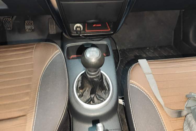 Used Suzuki SX4 2013 1.6L Manual CoolRide Model Gear Lever