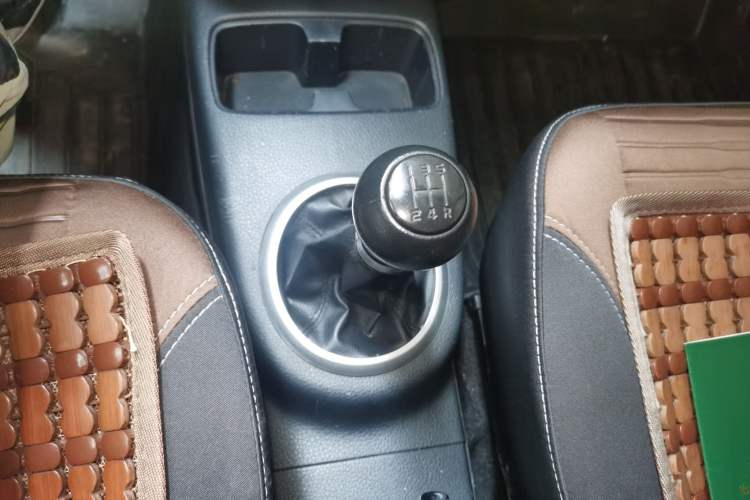Used Suzuki SX4 2013 1.6L Manual CoolRide Model Gear Lever