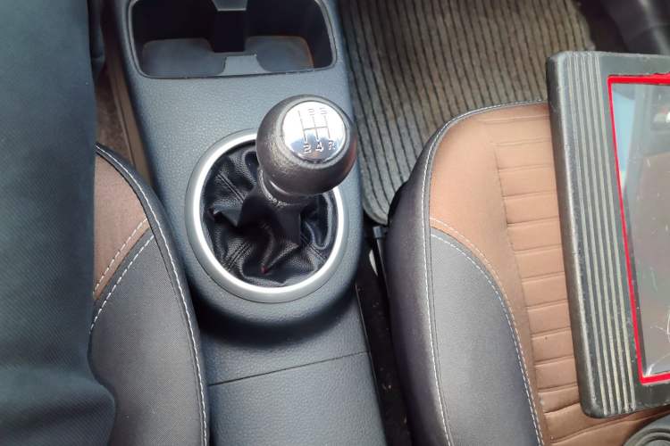 Used Suzuki SX4 2013 1.6L Manual CoolRide Model Gear Lever