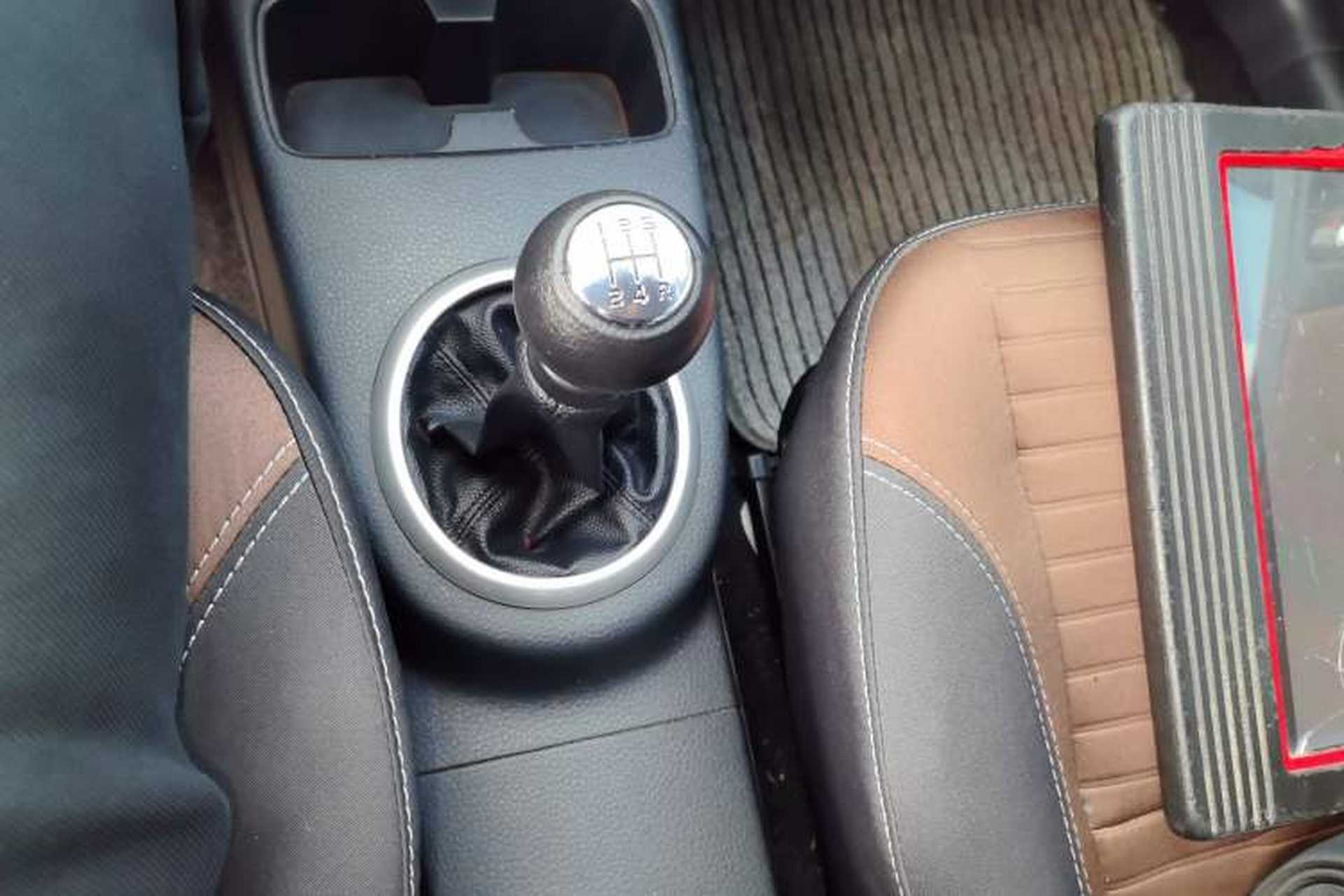 Used Suzuki SX4 2013 1.6L Manual CoolRide Model Gear Lever
