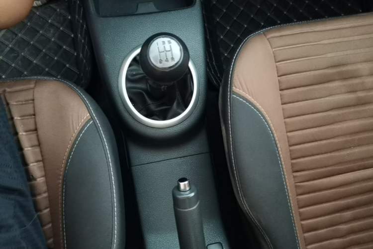 Used Suzuki SX4 2013 1.6L Manual CoolRide Model Gear Lever