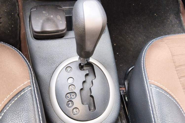 Used Suzuki SX4 2013 Koleos 1.6L Automatic Sport Model Gear Lever