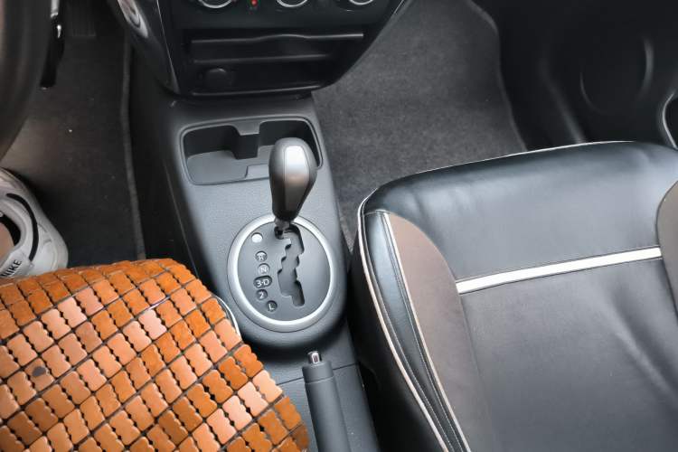 Used Suzuki SX4 2013 1.6L Automatic CoolRide Model Gear Lever